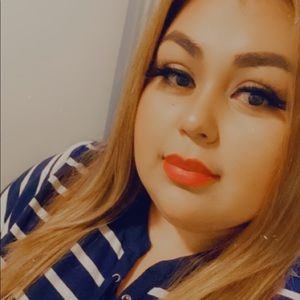 Meet your Posher, Claudia